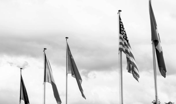 Plaston_boneco_60_year_flags
